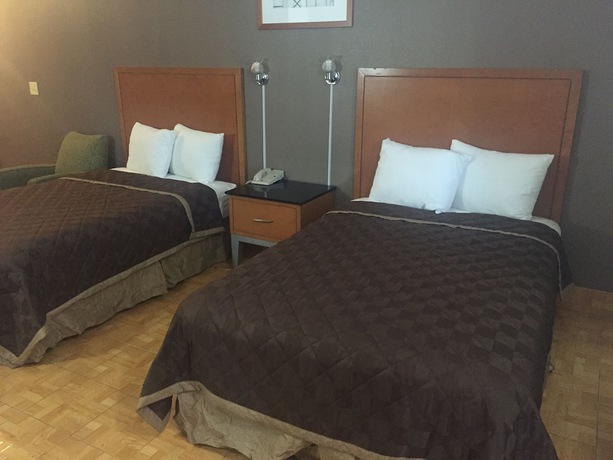 Imagen de la habitación del Hotel Executive Inn And Suites. Foto 8