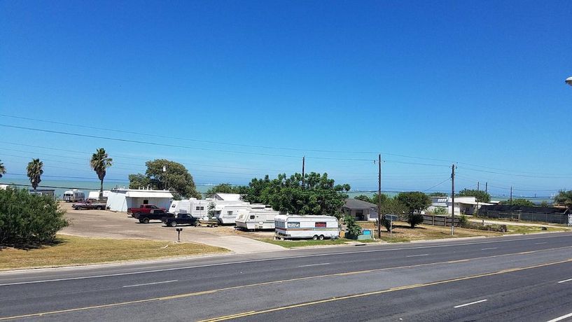 Imagen de los exteriores del Hotel Executive Inn And Suites. Foto 12