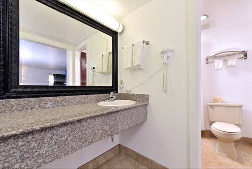 Imagen de la habitación del Hotel Executive Inn, Edmond. Foto 9