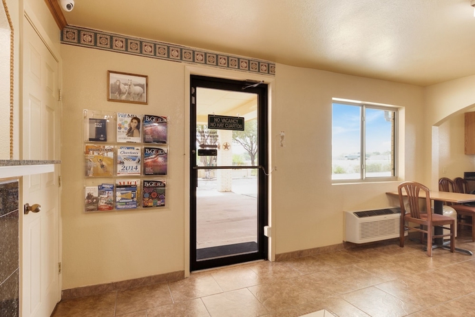 Imagen de los interiores del Hotel Executive Inn Freer. Foto 15