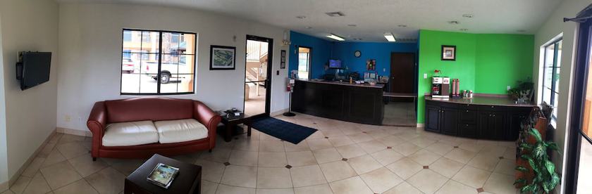 Imagen de los interiores del Hotel Executive Inn, Groves . Foto 8