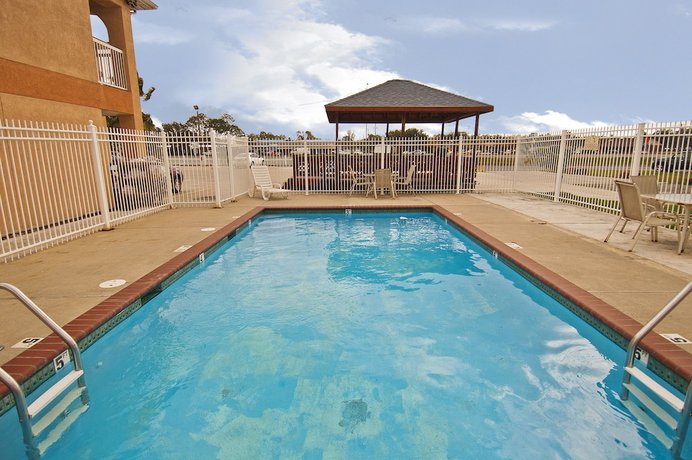 Imagen de la piscina del Hotel Executive Inn, Groves . Foto 11