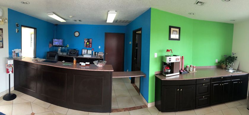 Imagen de los interiores del Hotel Executive Inn, Groves . Foto 10