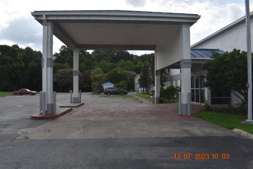 Imagen general del Hotel Executive Inn NEWLEY RENOVATED. Foto 15