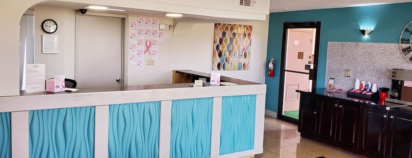 Imagen de los interiores del Hotel Executive Inn, Pensacola . Foto 18
