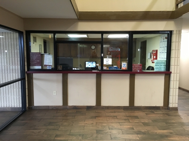 Imagen de los interiores del Hotel Executive Inn Pine Bluff. Foto 11