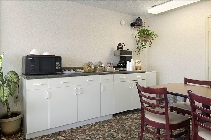 Imagen del bar/restaurante del Hotel Executive Inn, Resaca. Foto 3