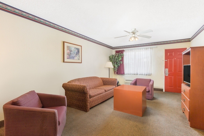 Imagen de la habitación del Hotel Executive Inn & Suites. Foto 9