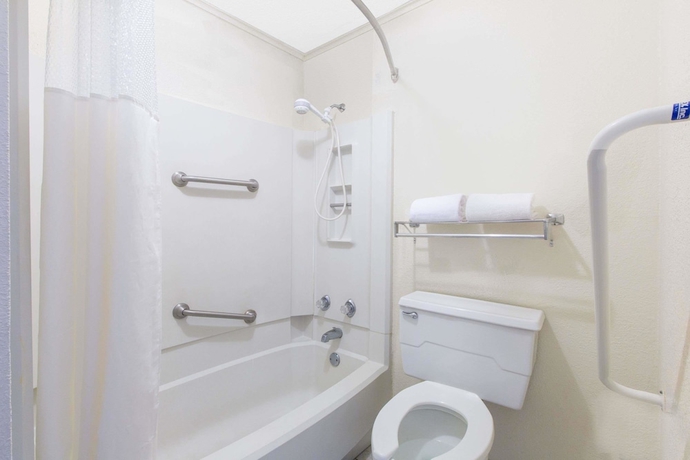 Imagen de la habitación del Hotel Executive Inn & Suites. Foto 11