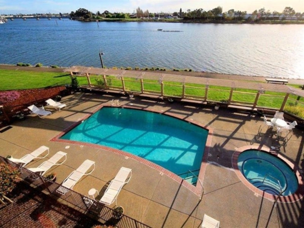 Imagen general del Hotel Executive Inn and Suites Embarcadero Cove. Foto 11