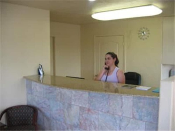 Imagen de los interiores del Hotel Executive Inn and Suites. Foto 6