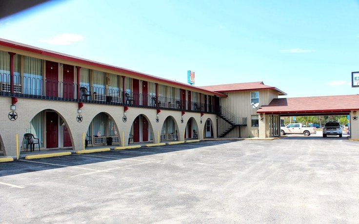 Imagen general del Hotel Executive Inn and Suites. Foto 1