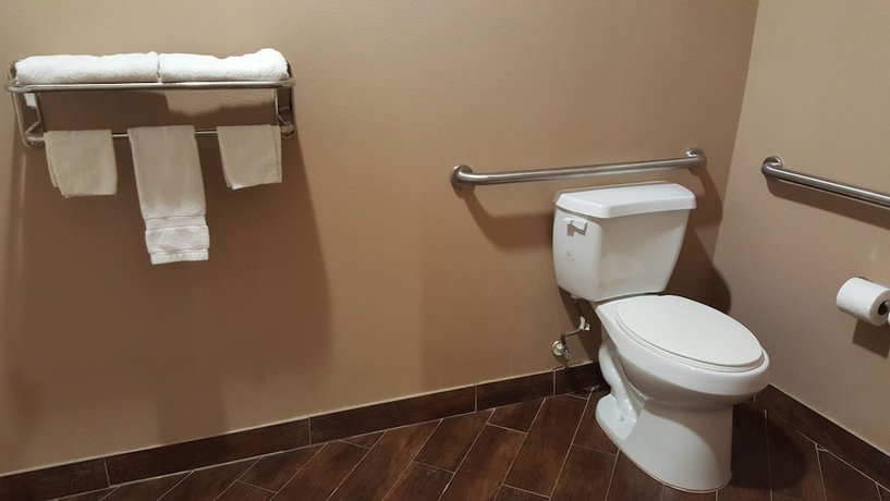 Imagen de la habitación del Hotel Executive Inn and Suites. Foto 4