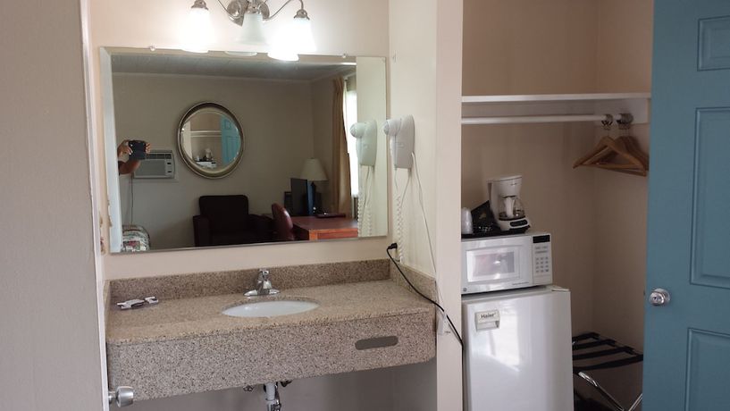 Imagen de la habitación del Hotel Executive Inn and Suites, Lakeview. Foto 11