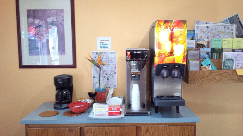 Imagen del bar/restaurante del Hotel Executive Inn and Suites, Lakeview. Foto 6