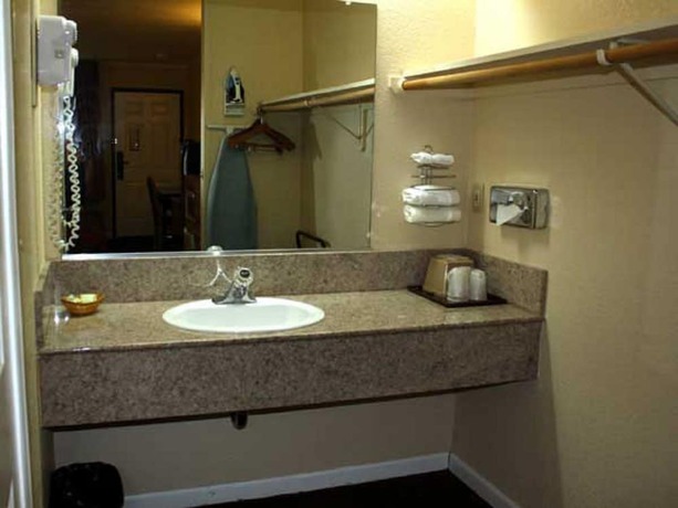 Imagen de la habitación del Hotel Executive Inn and Suites, Sacramento. Foto 7