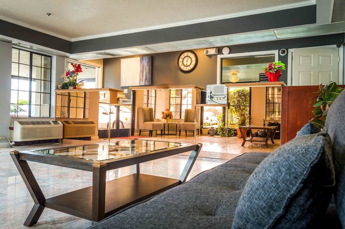 Imagen de los interiores del Hotel Executive Inn and Suites, Sacramento. Foto 13