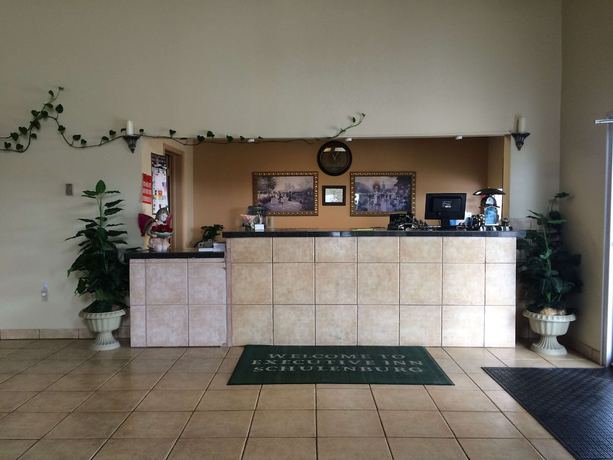 Imagen de los interiores del Hotel Executive Inn and Suites Schulenburg. Foto 12