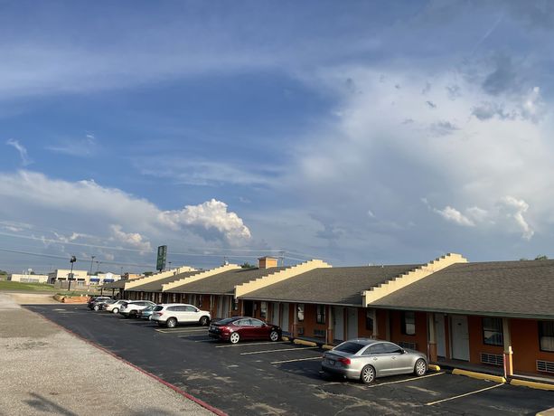 Imagen general del Hotel Executive Inn of Purcell. Foto 1