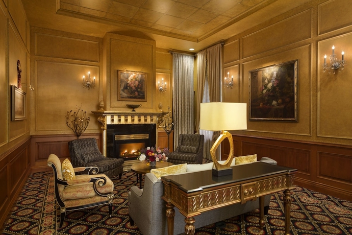 Imagen del bar/restaurante del Hotel Executive Le Soleil. Foto 2