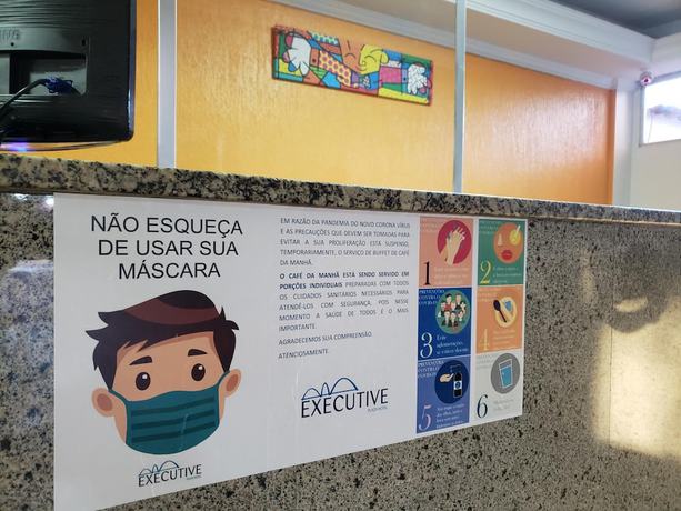 Imagen de los interiores del Hotel Executive Plaza. Foto 17