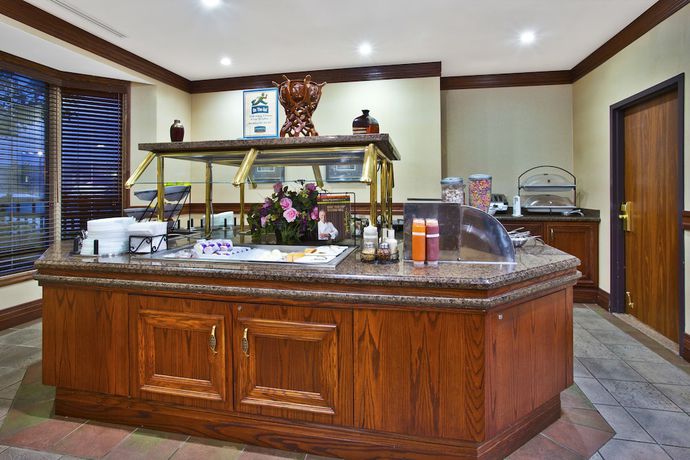Imagen del bar/restaurante del Hotel Executive Residency by Best Western Toronto-Mississauga. Foto 6
