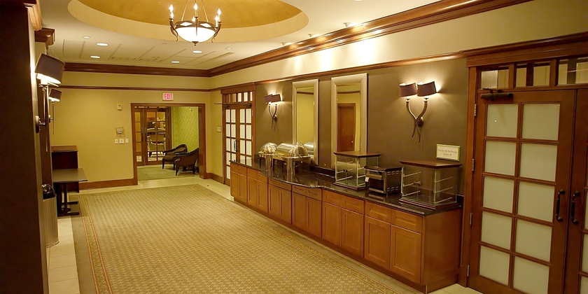 Imagen del bar/restaurante del Hotel Executive Suites, Carteret. Foto 4