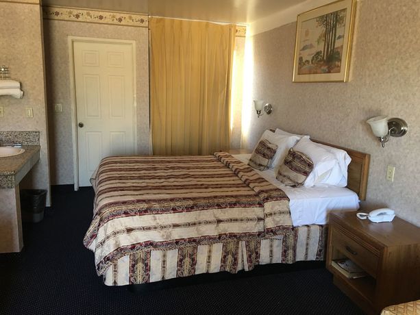 Imagen de los interiores del Hotel Executive Suites Inn. Foto 12