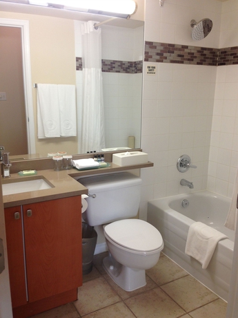 Imagen de la habitación del Hotel Executive Vancouver Airport. Foto 3