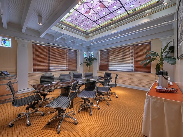 Imagen de los interiores del Hotel Executive Vintage Court. Foto 9