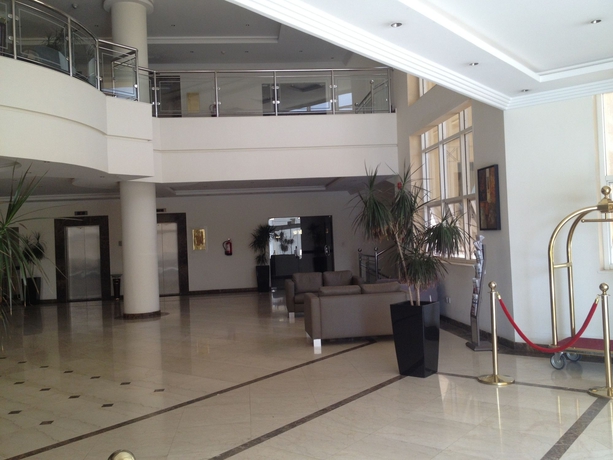 Imagen de los interiores del Hotel Executives Al Azizia. Foto 8