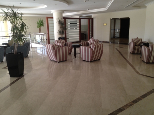 Imagen de los interiores del Hotel Executives Al Azizia. Foto 9