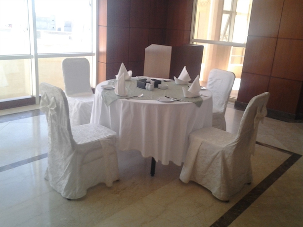 Imagen del bar/restaurante del Hotel Executives Al Azizia. Foto 2