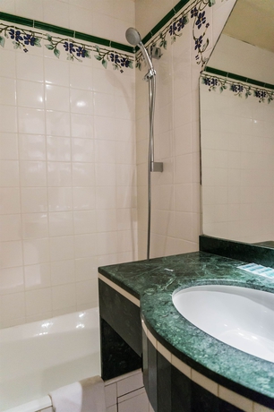 Imagen de la habitación del Hotel Exelmans. Foto 2