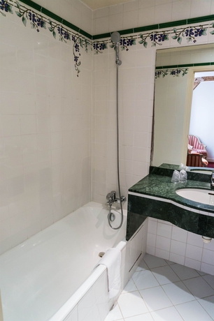 Imagen de la habitación del Hotel Exelmans. Foto 8