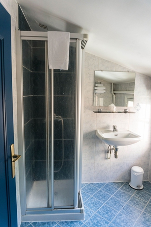 Imagen de la habitación del Hotel Exelmans. Foto 9