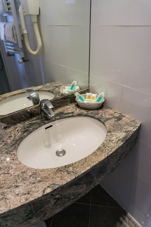 Imagen de la habitación del Hotel Exelmans. Foto 12