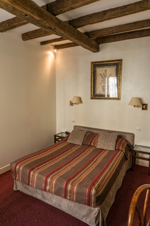 Imagen de la habitación del Hotel Exelmans. Foto 13