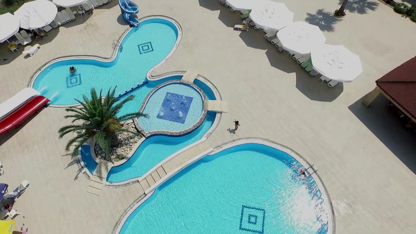 Imagen de la piscina del Hotel Exotic. Foto 20