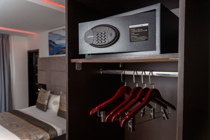 Imagen de la habitación del Hotel Exotic Plaza. Foto 11