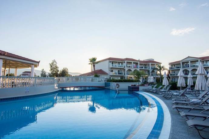 Imagen de la piscina del Hotel Exotica, Kalamaki. Foto 20