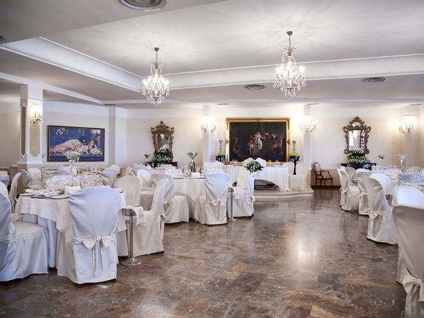 Imagen del bar/restaurante del Hotel Experience Boutique - Villa Cimmino. Foto 9