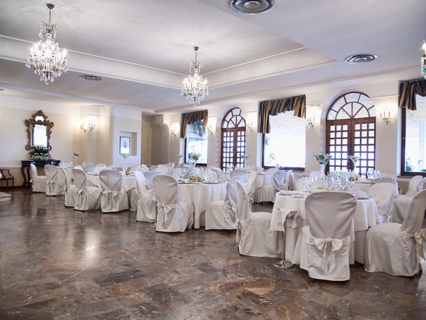 Imagen del bar/restaurante del Hotel Experience Boutique - Villa Cimmino. Foto 10