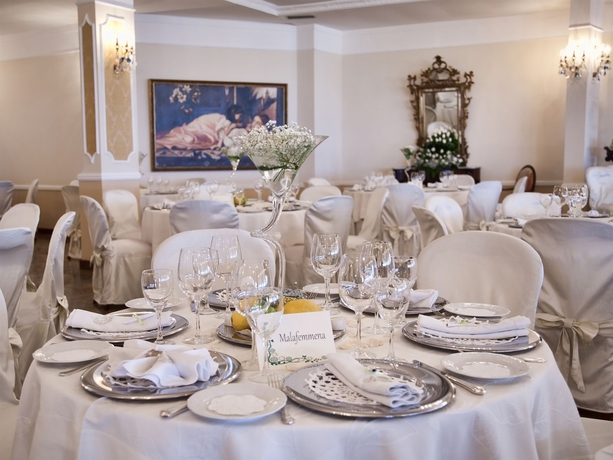 Imagen del bar/restaurante del Hotel Experience Boutique - Villa Cimmino. Foto 11