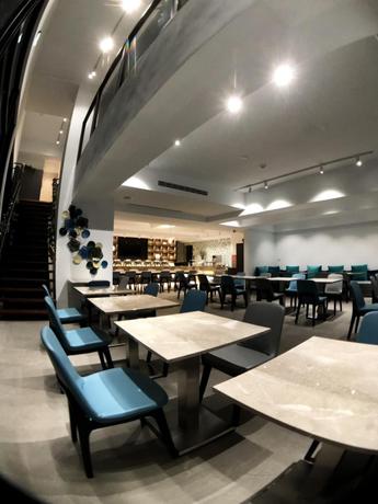 Imagen del bar/restaurante del Hotel Explore. Foto 5