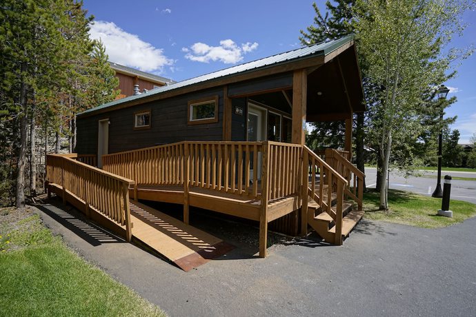 Imagen de los exteriores del Hotel Explorer Cabins At Yellowstone. Foto 14