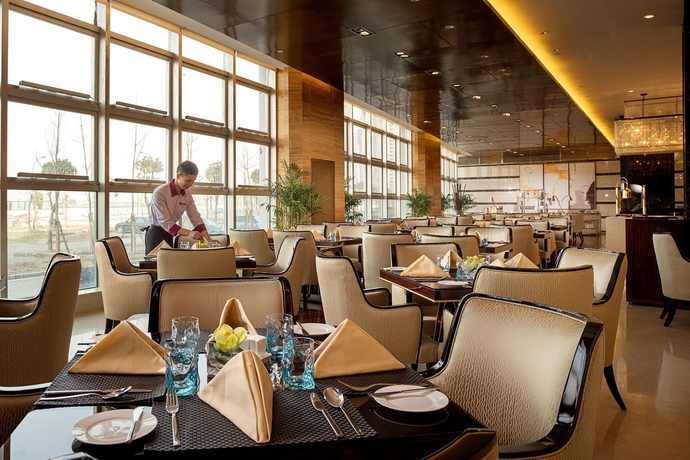 Imagen del bar/restaurante del Hotel Expo Center. Foto 4