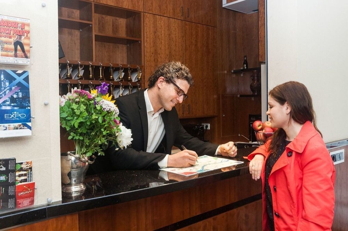 Imagen de los interiores del Hotel Expo Frankfurt City Centre. Foto 6