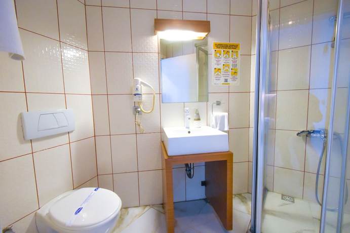 Imagen de la habitación del Hotel Expo Park. Foto 16