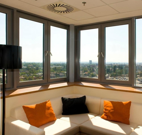 Imagen general del Hotel Expo Tower by Mellow Mood Hotels. Foto 5